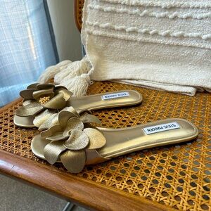 Steve Madden Gold Metallic Floral Sandal, size 7.5 US, 38 Euro